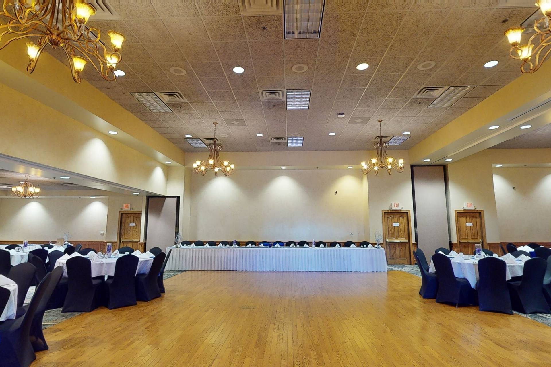 Divots Conference Center - Hotel Weddings - Norfolk, Ne - Weddingwire