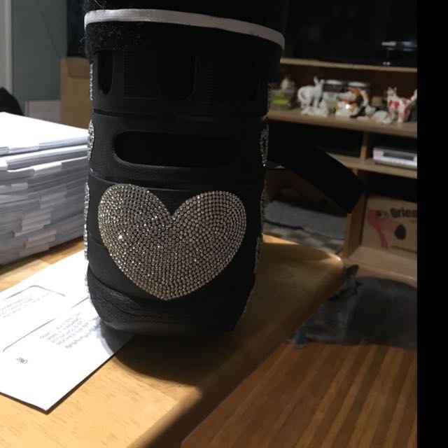 Got married with a broken foot! - 1