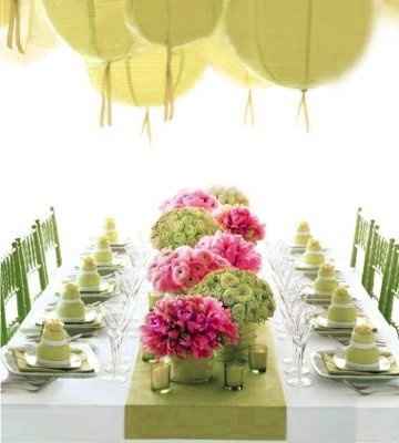 light olive green table cloth.....what color flowers?