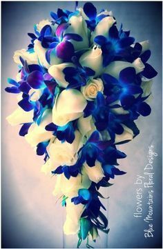Bridal Bouquet Inspiration: Traditional vs Cascading - 2