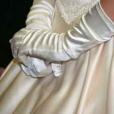 Wearing gloves to a top wedding as a guest