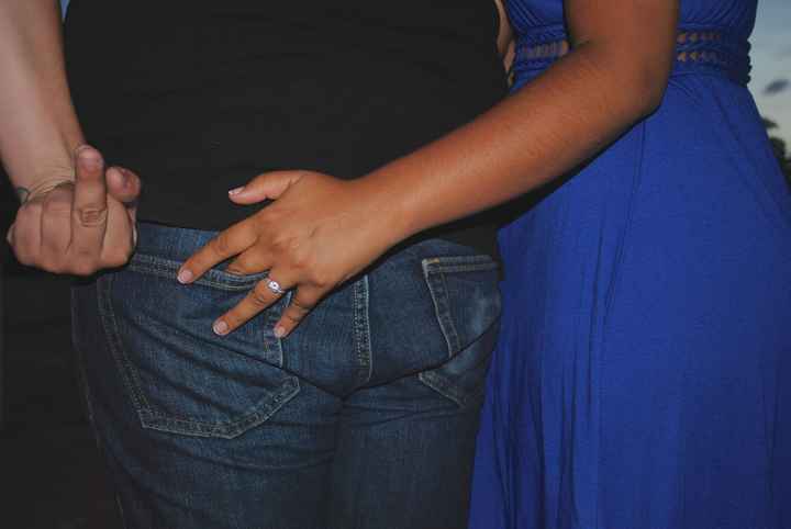 Show me your favorite engagement/wedding  photos!!