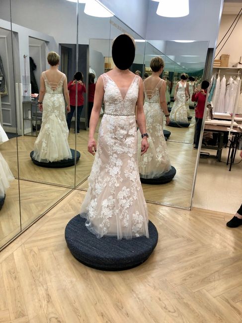 Would love to see your dresses!! 6
