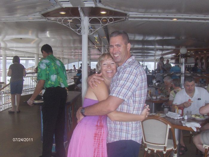 *Spin off* Fit Brides TBT post. Do any of you have your first picture with FH?!