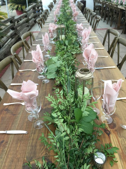 Garland table decor 1