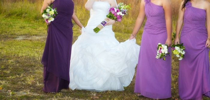 What color tux should the groomsmen wear for my wedding?