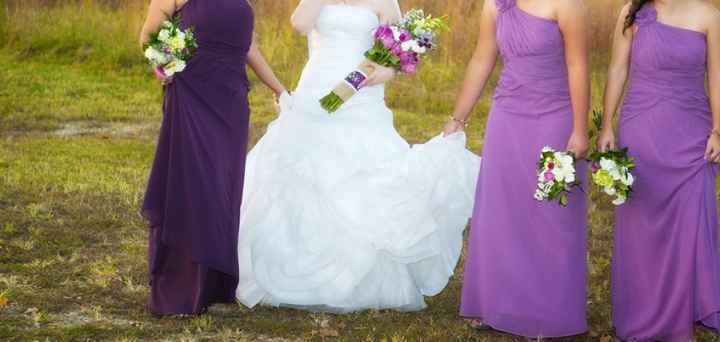 What color tux should the groomsmen wear for my wedding?