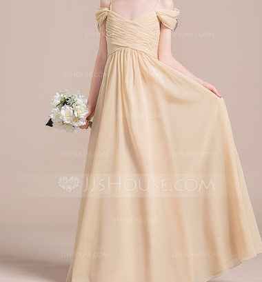 What color tux should the groomsmen wear for my wedding?
