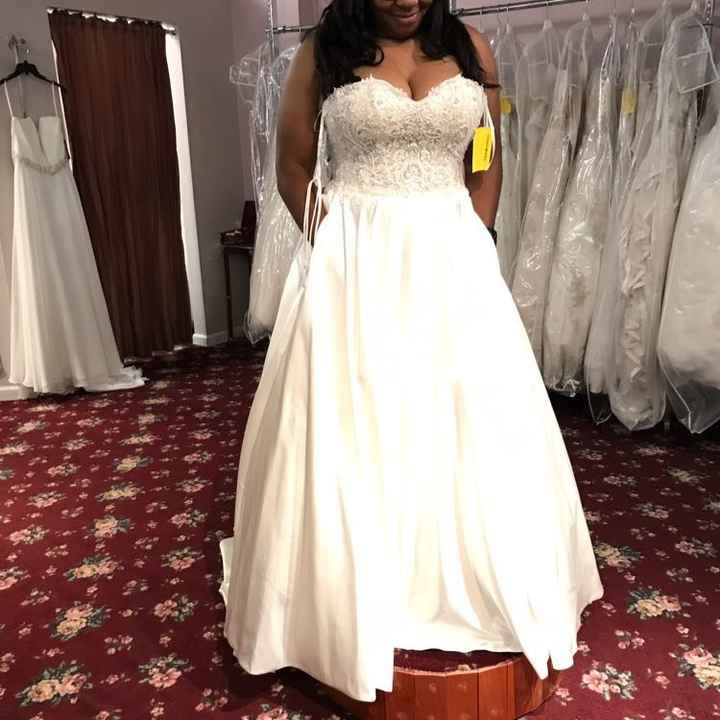 Dress size 14 - Street Size 12. Dress pics??