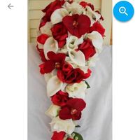 Cascading vs. Round Bouquet. Why did you pick one or the other?