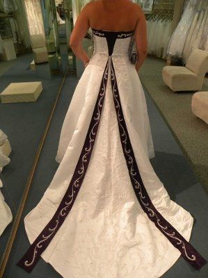 What does your dress look like? Post pics or give style number. I want to know what the trend is!