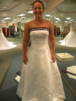 What does your dress look like? Post pics or give style number. I want to know what the trend is!