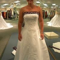 What does your dress look like? Post pics or give style number. I want to know what the trend is!