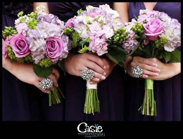 Need help with wedding flowers!!