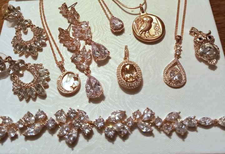 1.5 days and i haven't seen my entire look together - photos. 4