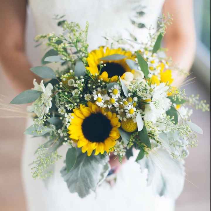 Cascading vs. Round Bouquet. Why did you pick one or the other?