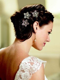 Suggestions for headpiece and veil for bride with short hair