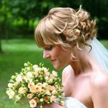 Suggestions for headpiece and veil for bride with short hair