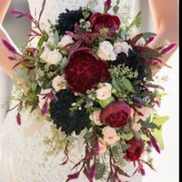 Cascading vs. Round Bouquet. Why did you pick one or the other?