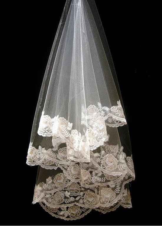 Anyone know where I can find a veil like this?