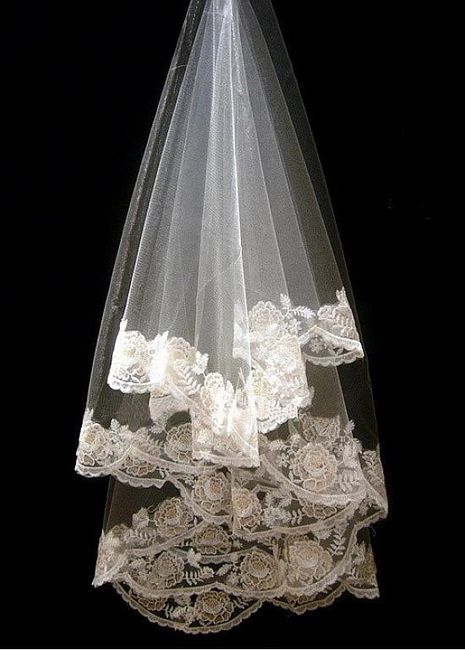 Anyone know where I can find a veil like this?
