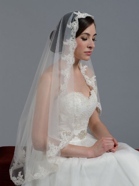 Mantilla veil vs Lace veil 4