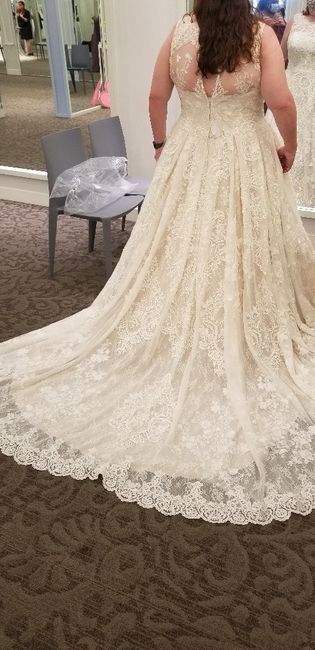 Wedding dress trains 😍👰🏻🤍 1