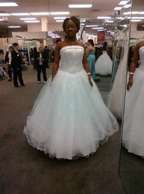 I hate my dress.........