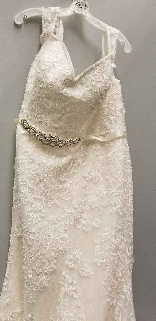 Help me add sparkle/shimmer to a lace dress? - 1