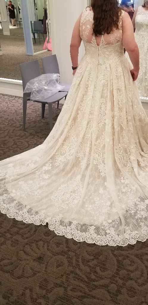 Wedding dress trains 😍👰🏻🤍 - 1