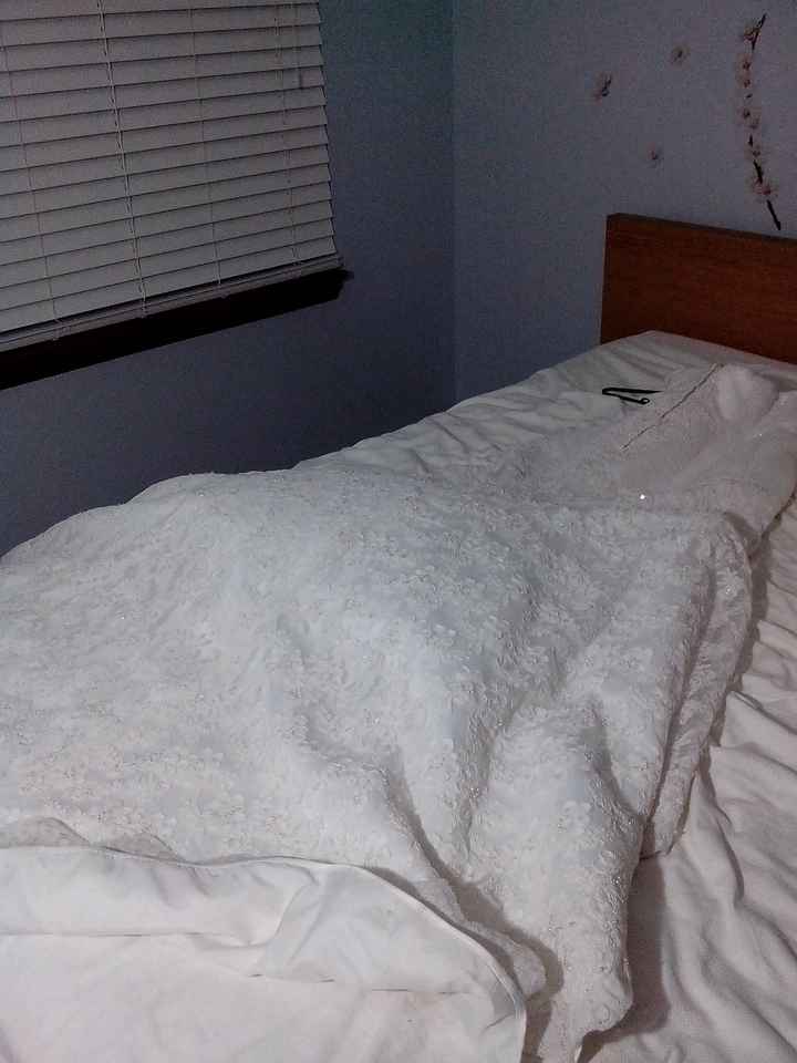 Selling wedding gown woes