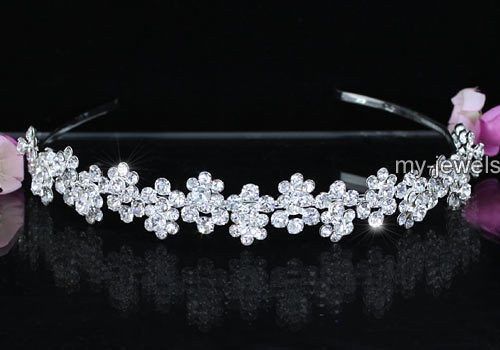 What accessories are you using:Earrings/Necklace/Bridal hairclip etc, please show me! Need inspirati