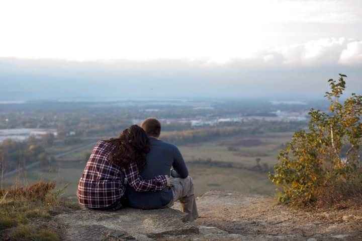 Engagement photo outfits/colors?