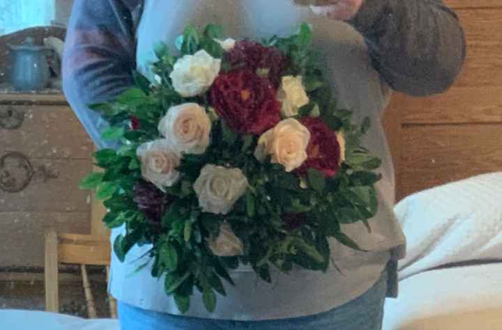 How should i hold my bouquet? - 1