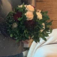 How should i hold my bouquet? - 3