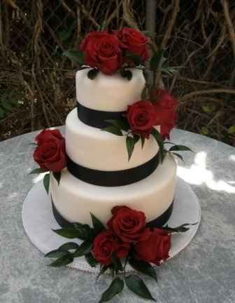 Show off your wedding cake!!