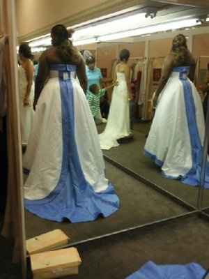 I need to know if this veil matches my dress, please help!!!!!