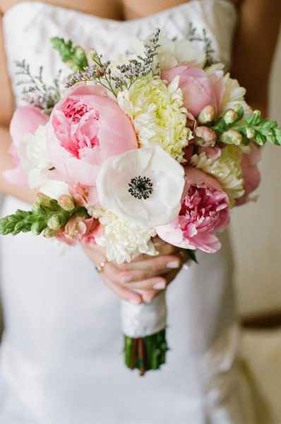 Is your bouquet neutral/ivory or bolder colors? Show me!