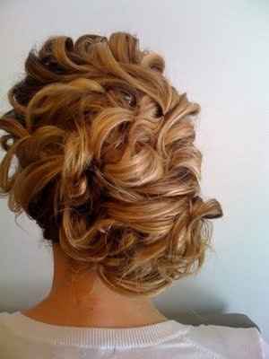 WEDDING HAIR? How are you doing your hair the day of?