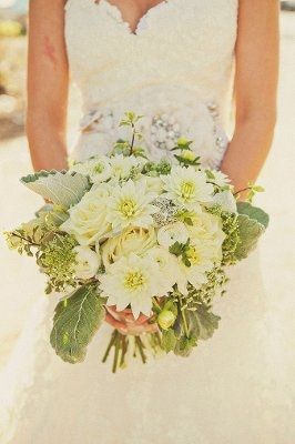 I FINALLY got my wedding pictures!!!!~~~~~