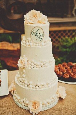 I FINALLY got my wedding pictures!!!!~~~~~
