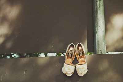 I FINALLY got my wedding pictures!!!!~~~~~