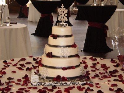 Is anyone else making their own wedding cake?