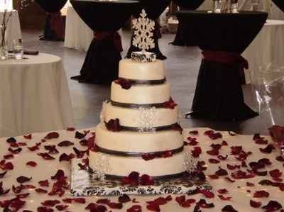 is anyone doing their own cake?