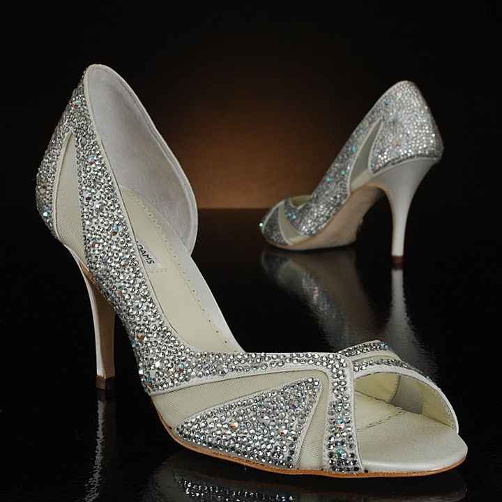 FEAST YER EYES...more shoes