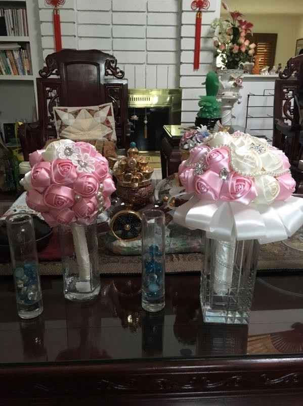 Stressed out with planning already: real or fake flowers?