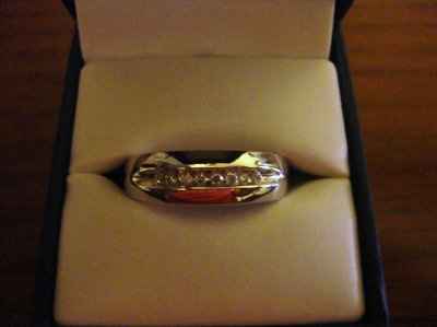 Hey Girls! What does your husband-to-be's wedding ring look like?