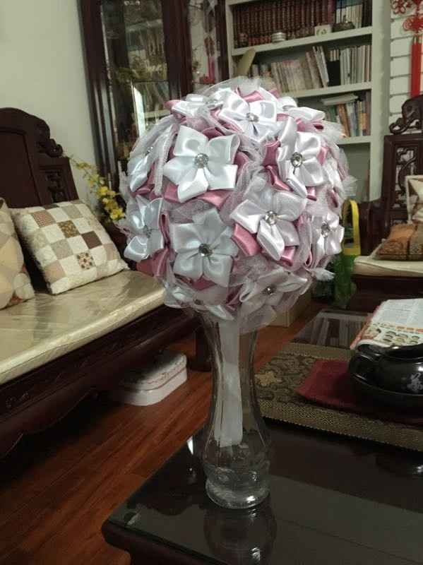 Stressed out with planning already: real or fake flowers?