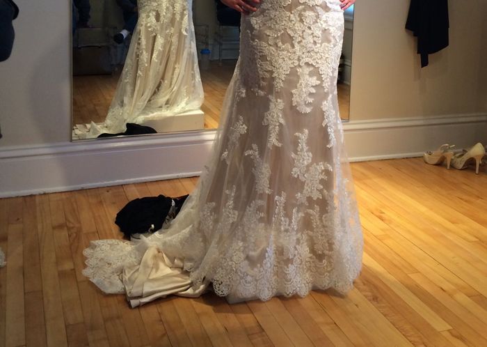 I looove dress threads! Are you rocking white?
