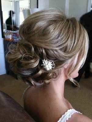 One month till the wedding and I am rethinking my Hair?!?! AH!